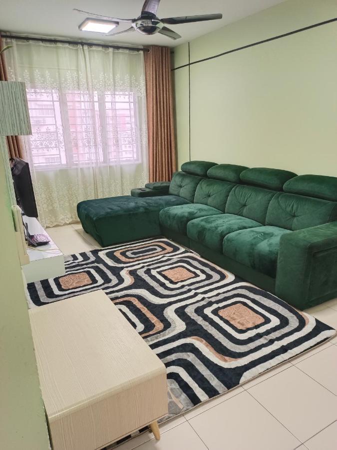 Nena Homestay Setia Alam, Air Conditioned, High Speed Internet شاه علام المظهر الخارجي الصورة