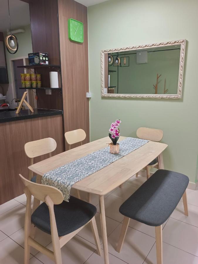 Nena Homestay Setia Alam, Air Conditioned, High Speed Internet شاه علام المظهر الخارجي الصورة