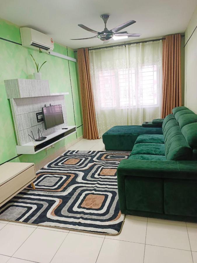 Nena Homestay Setia Alam, Air Conditioned, High Speed Internet شاه علام المظهر الخارجي الصورة