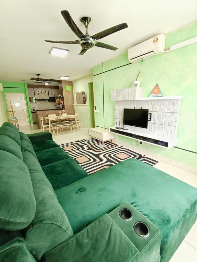 Nena Homestay Setia Alam, Air Conditioned, High Speed Internet شاه علام المظهر الخارجي الصورة