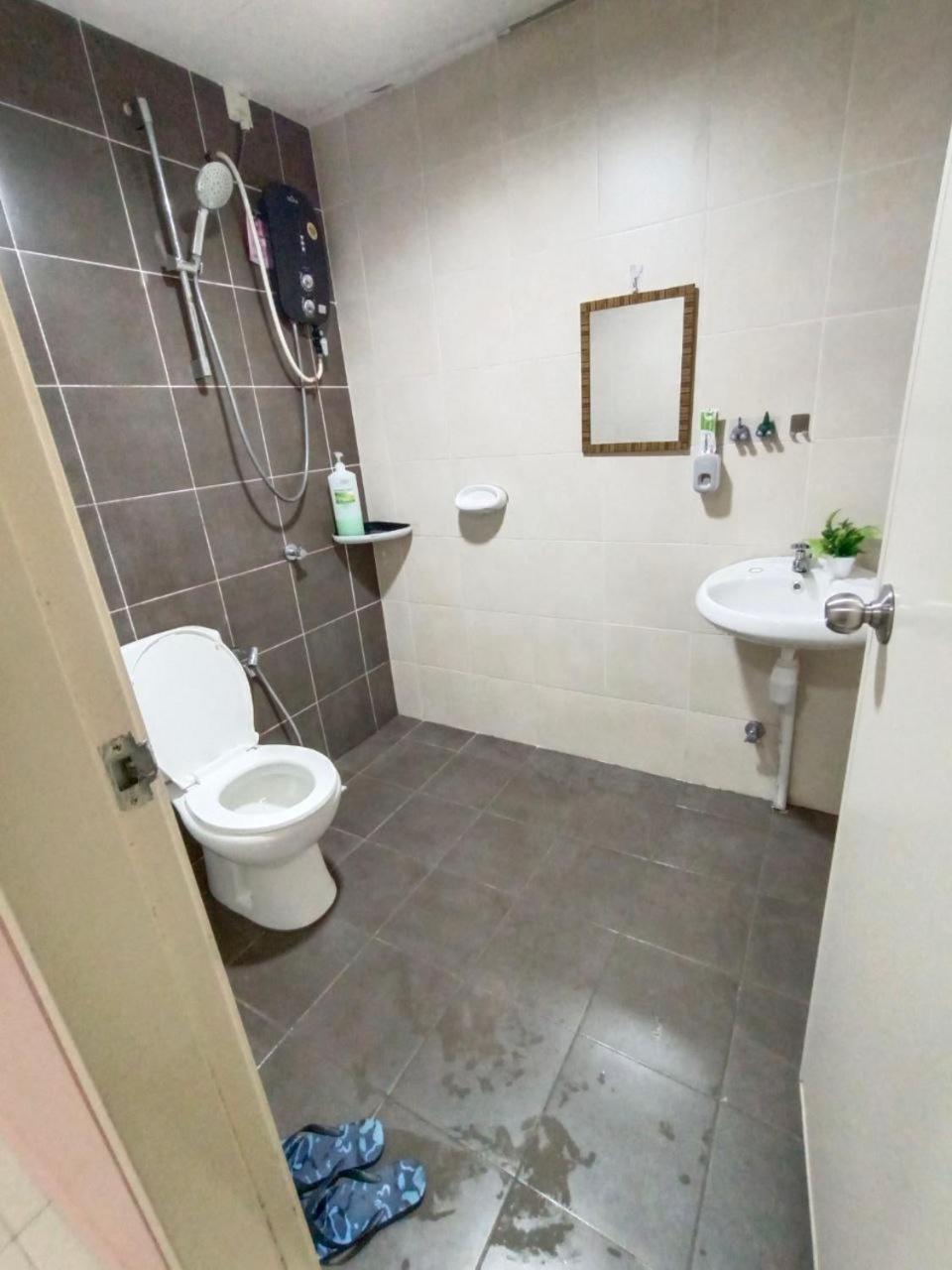 Nena Homestay Setia Alam, Air Conditioned, High Speed Internet شاه علام المظهر الخارجي الصورة