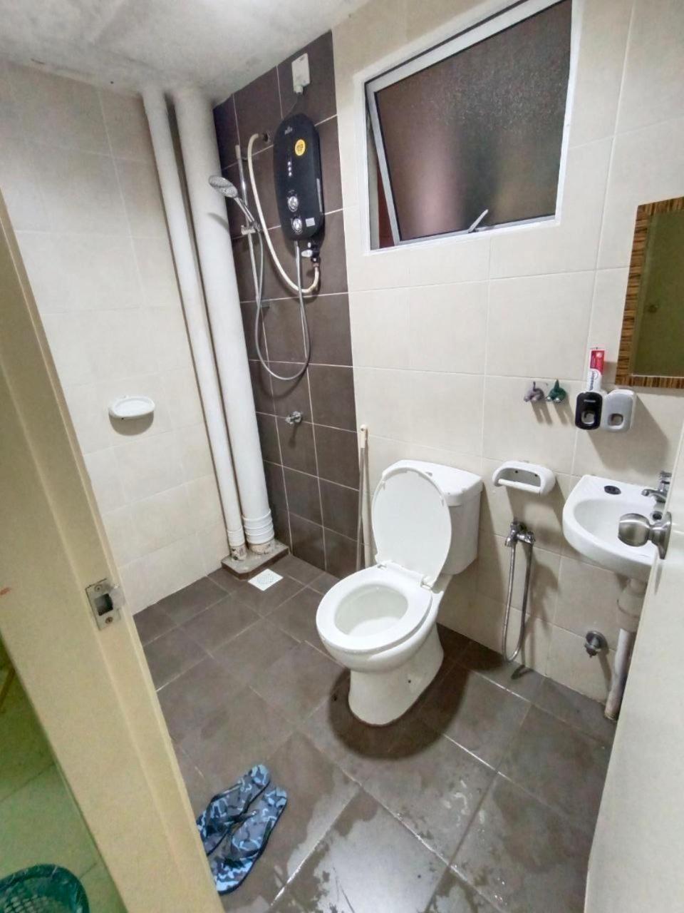 Nena Homestay Setia Alam, Air Conditioned, High Speed Internet شاه علام المظهر الخارجي الصورة