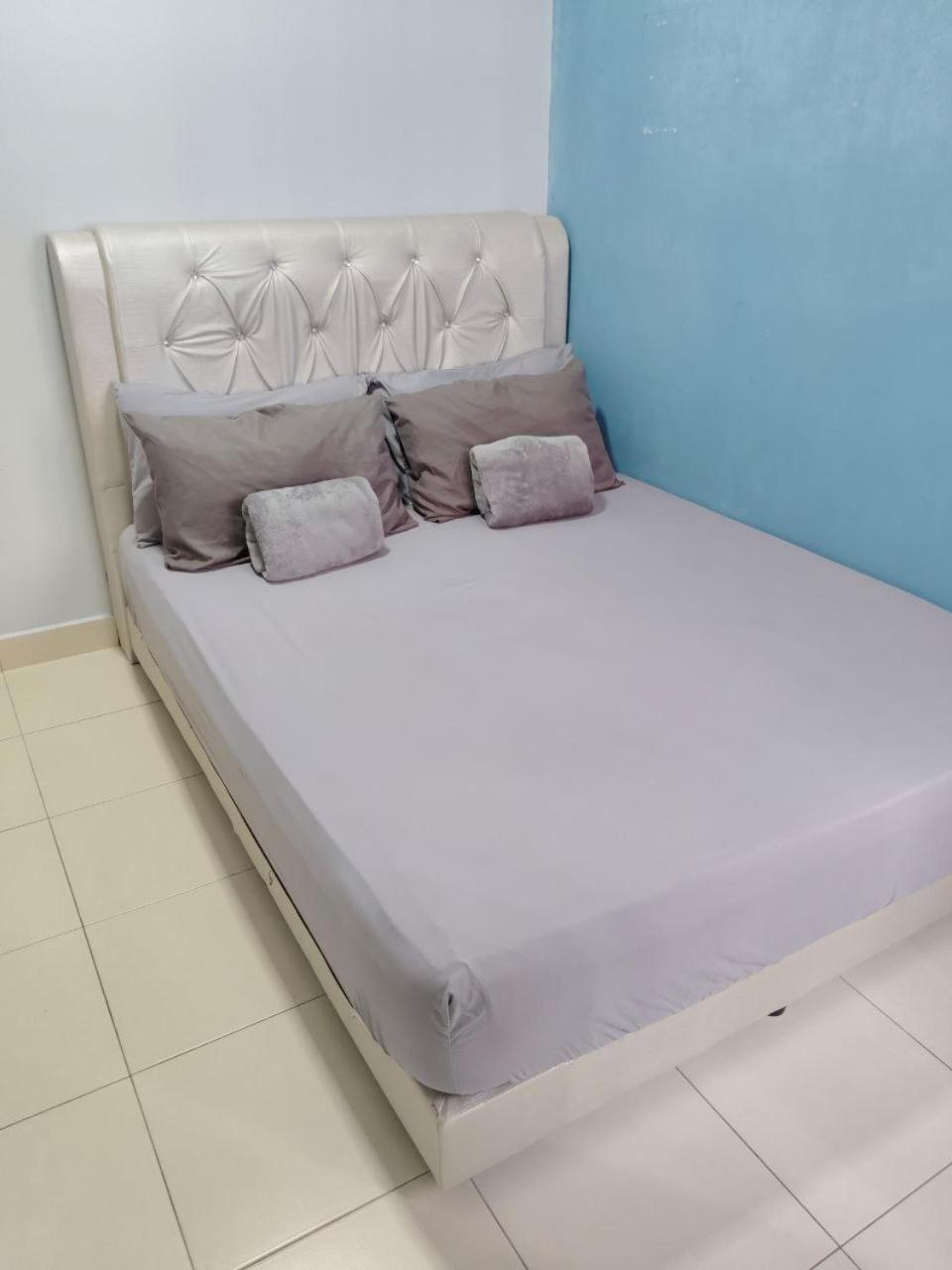 Nena Homestay Setia Alam, Air Conditioned, High Speed Internet شاه علام المظهر الخارجي الصورة
