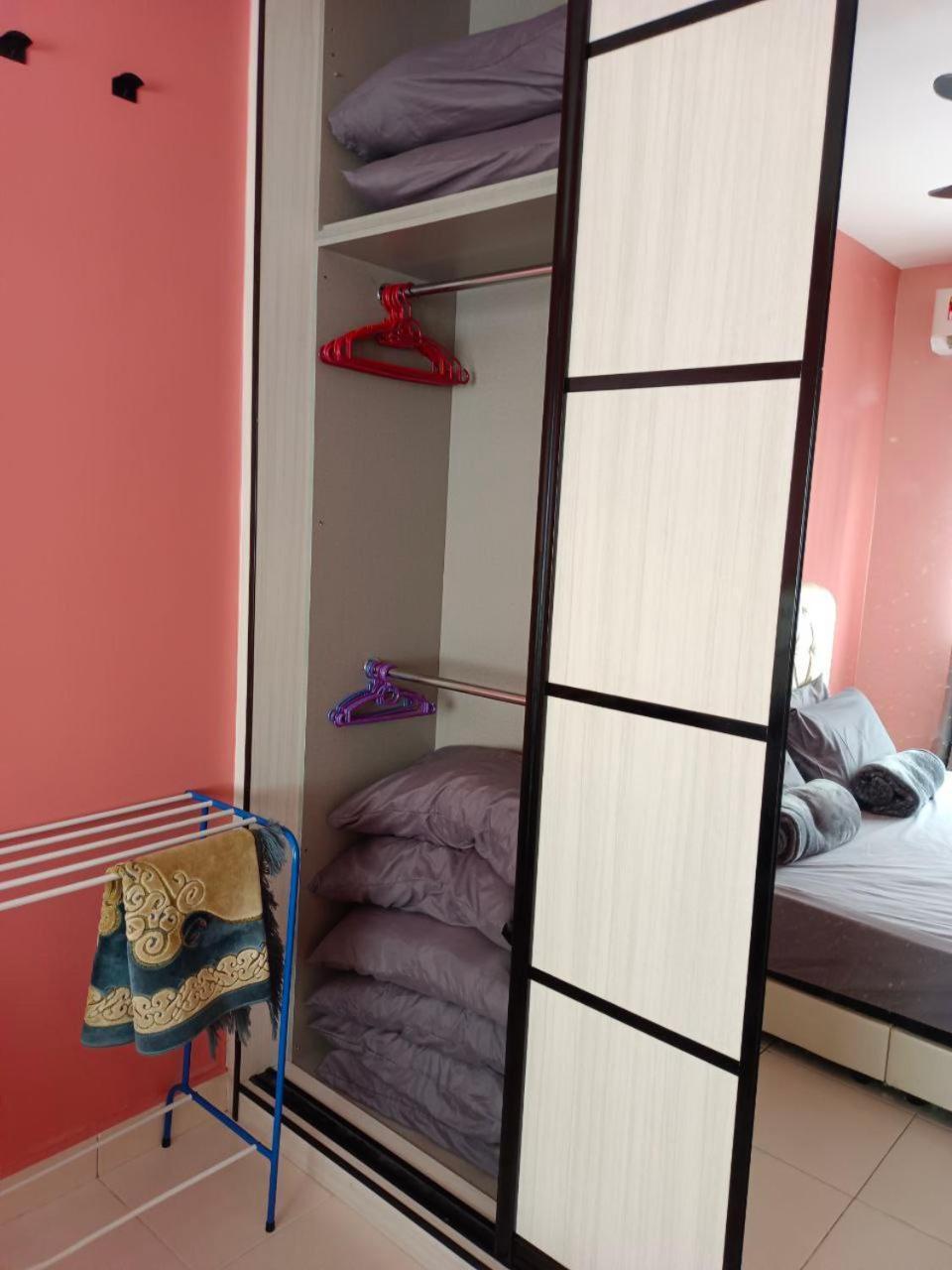 Nena Homestay Setia Alam, Air Conditioned, High Speed Internet شاه علام المظهر الخارجي الصورة
