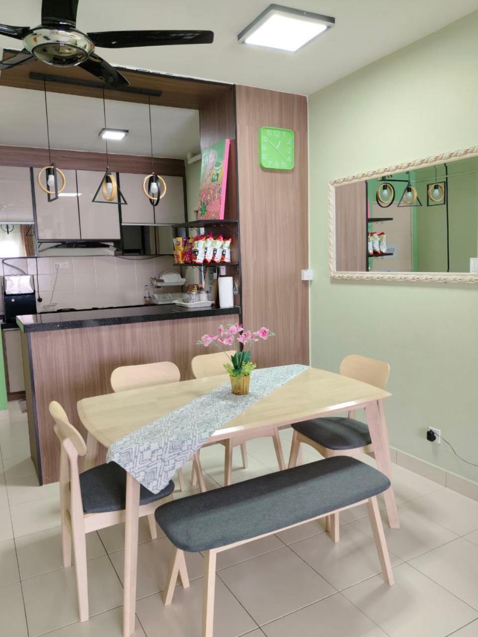 Nena Homestay Setia Alam, Air Conditioned, High Speed Internet شاه علام المظهر الخارجي الصورة